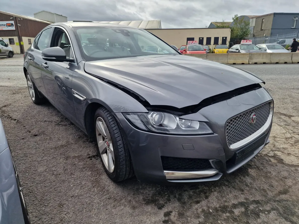 17 JAGUAR XF  2.0 D PORTFOLIO 180PS 4DR AUTO - Image 2
