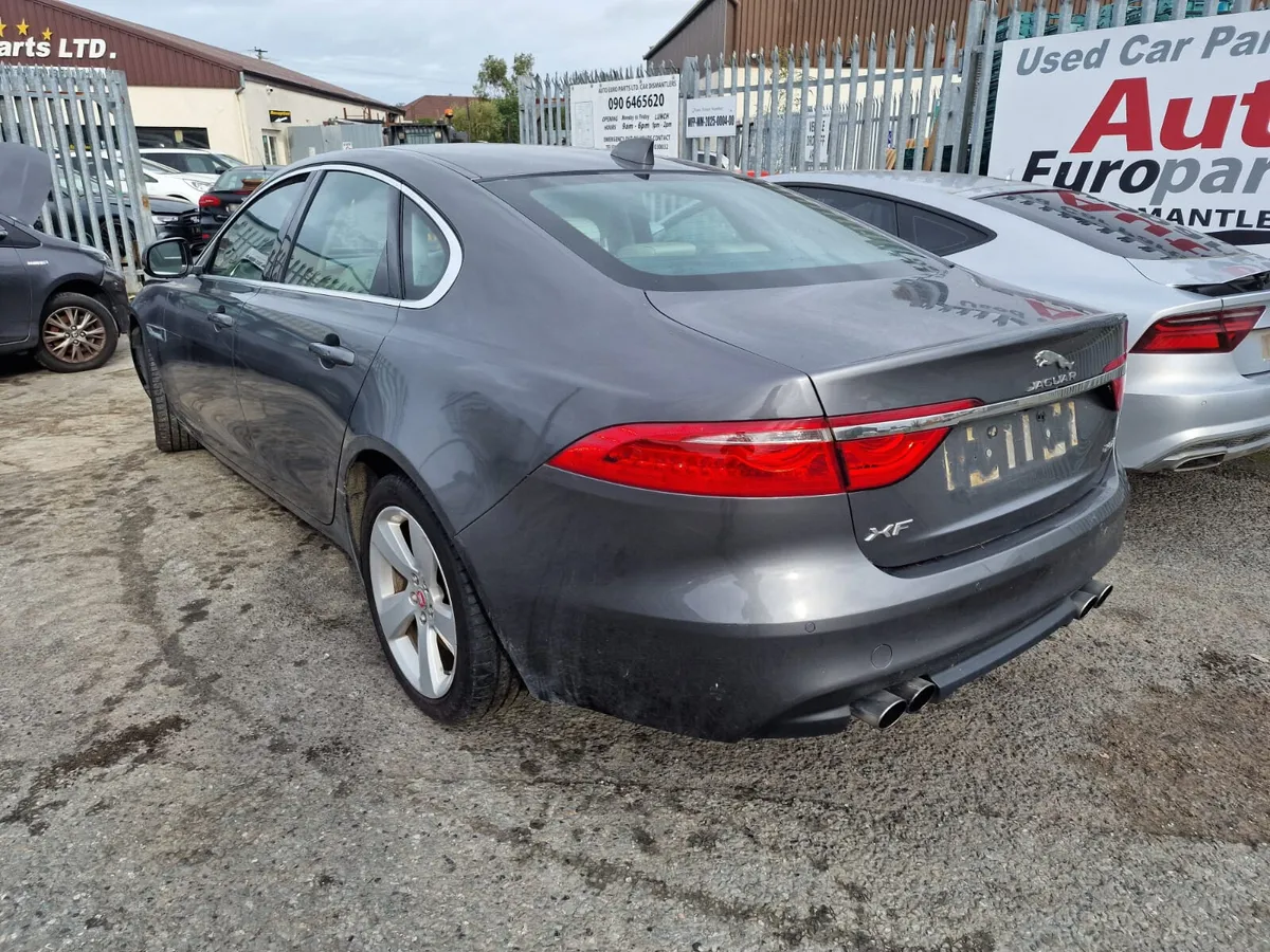17 JAGUAR XF  2.0 D PORTFOLIO 180PS 4DR AUTO - Image 4