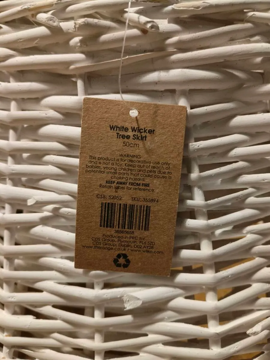 White wicker tree Skirt, new with tags. 
Height 9. - Image 4