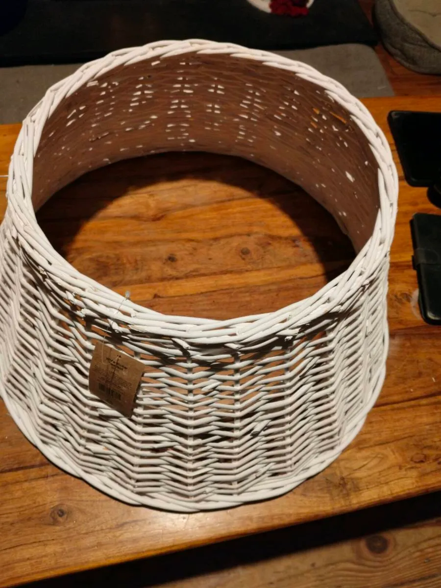 White wicker tree Skirt, new with tags. 
Height 9. - Image 3