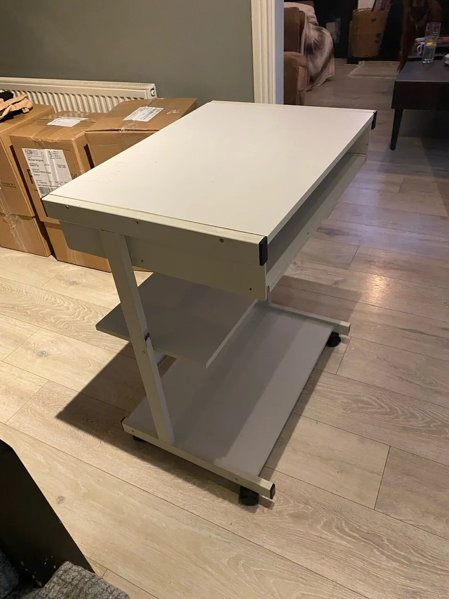 FREE-computer desk - Image 1