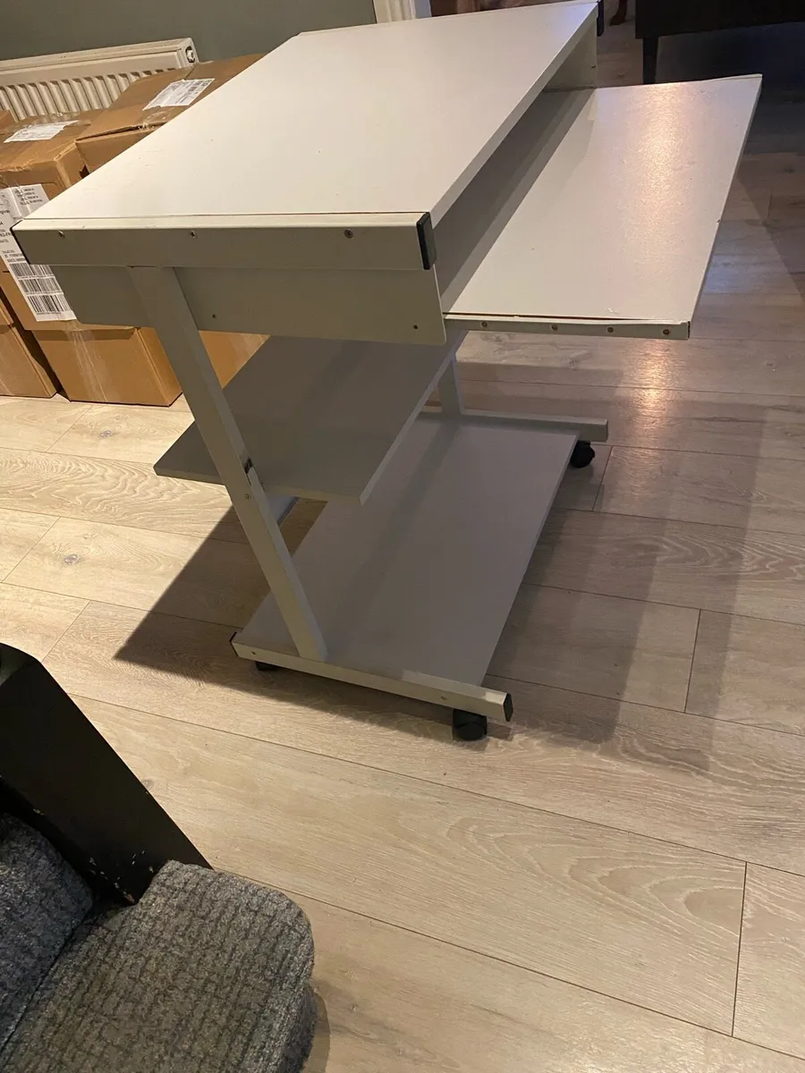 FREE-computer desk - Image 2