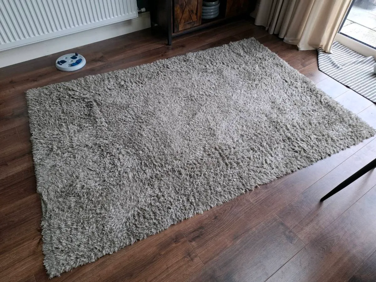 Gray shaggy rug - Image 1