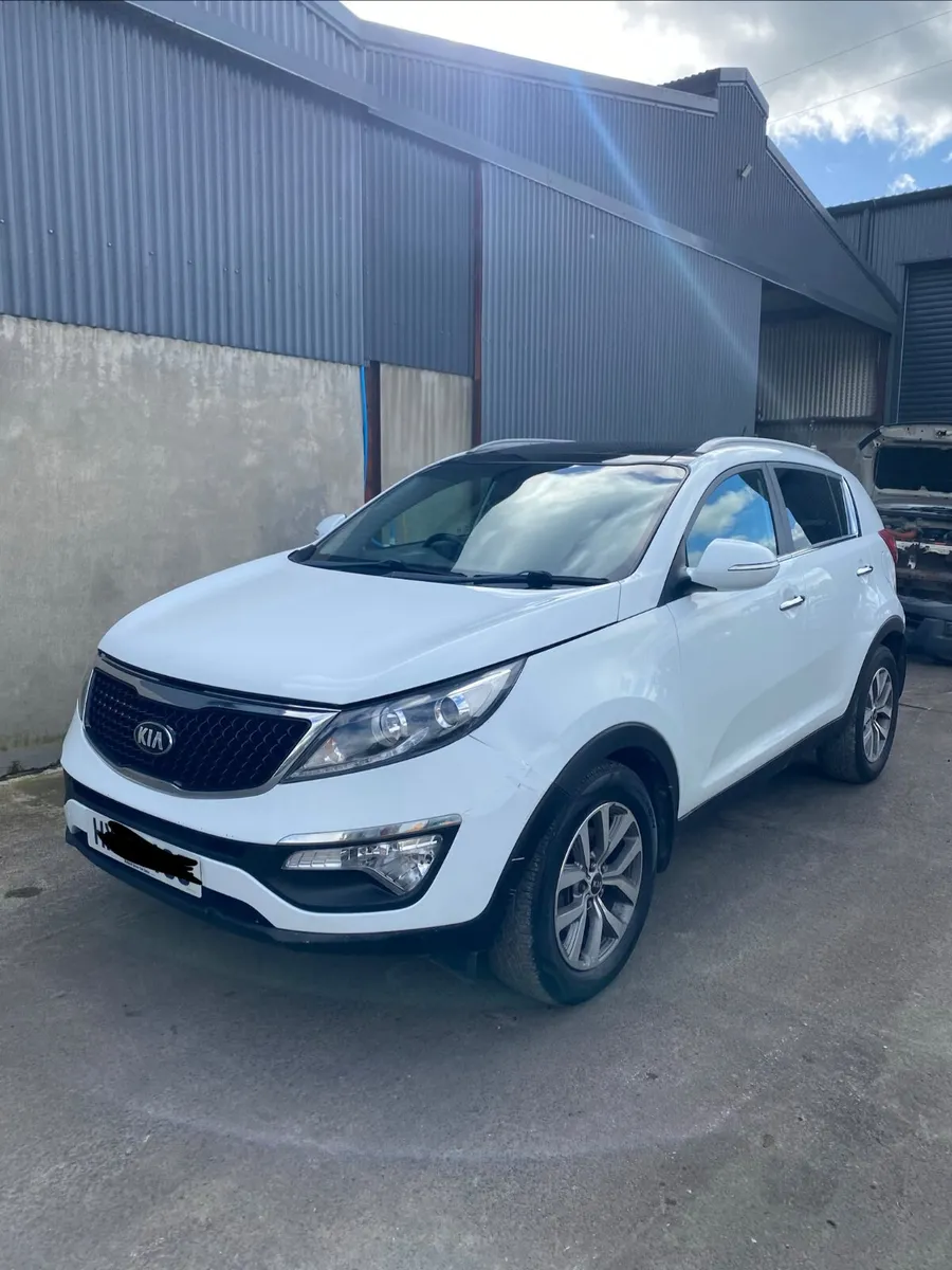 2015 Kia Sportage in for breaking - Image 3