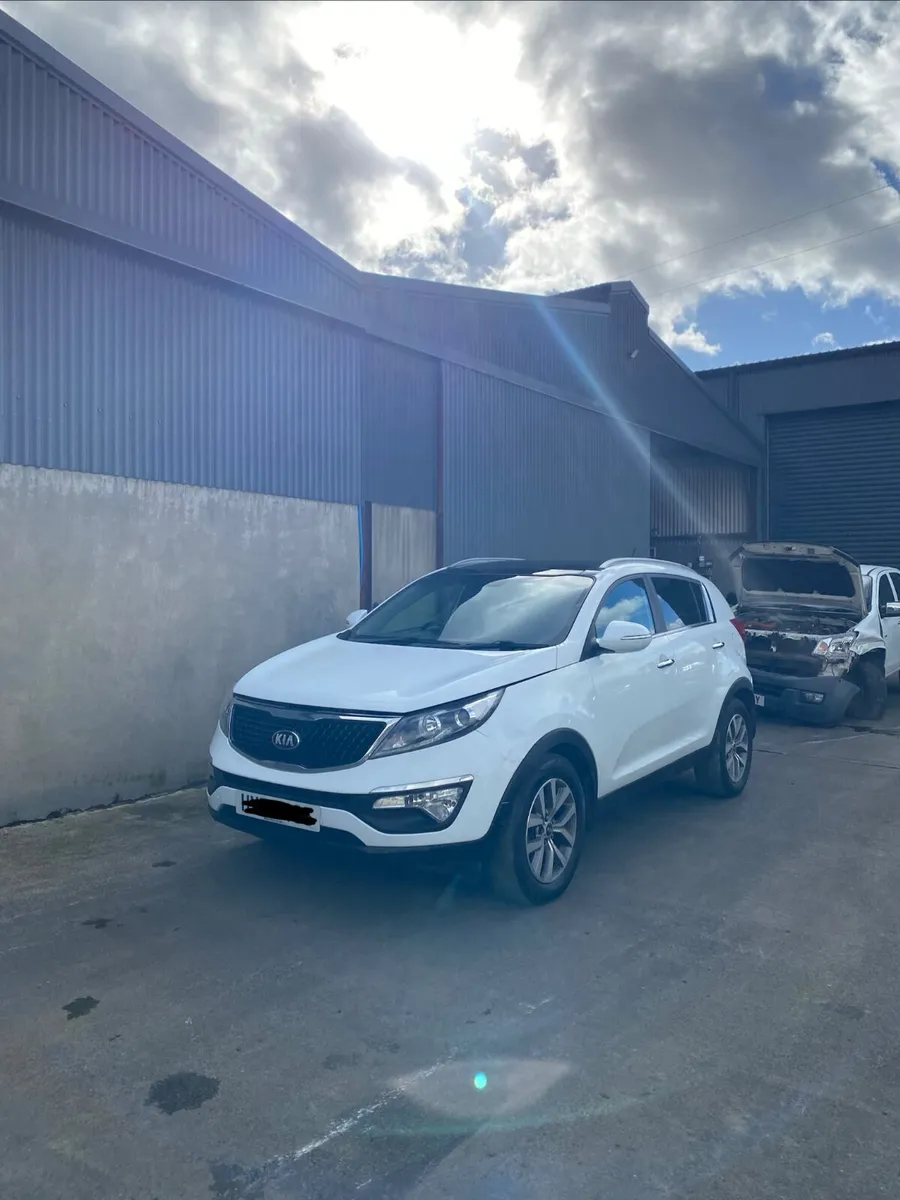 2015 Kia Sportage in for breaking - Image 1