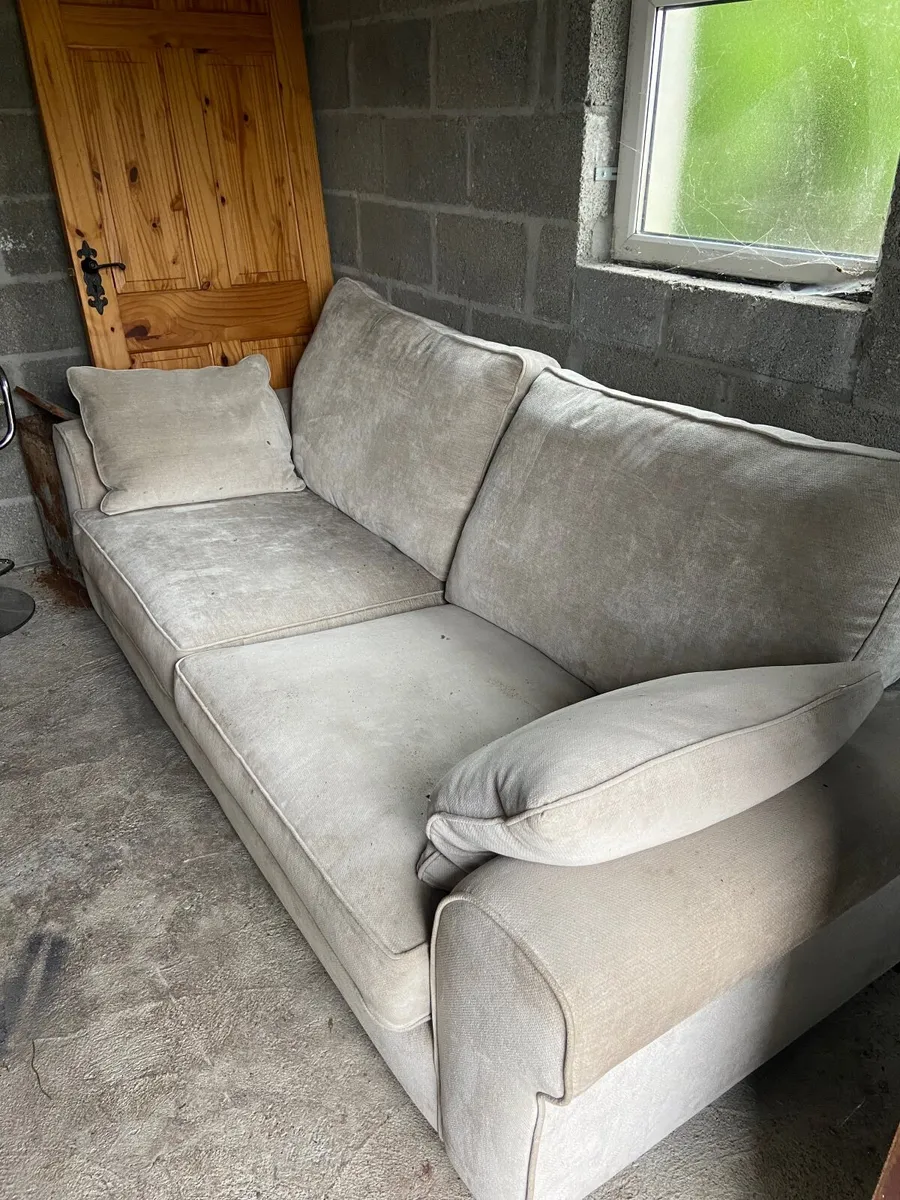 Couch - Image 4