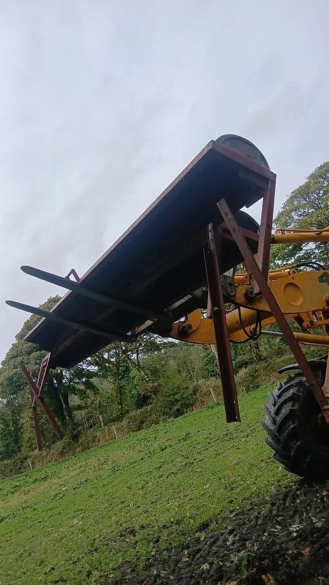 Swing down troughs - Image 1