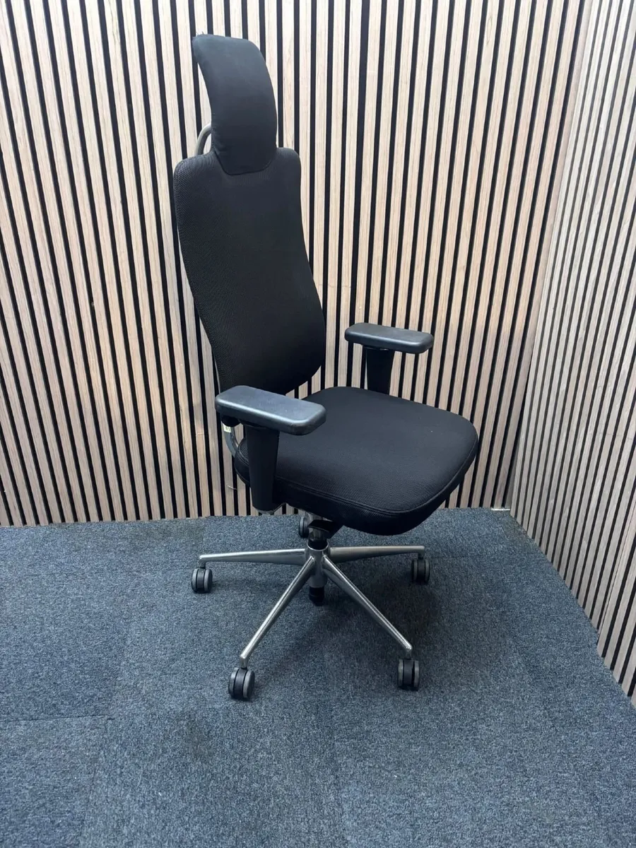 Vitra Headline Executive Office Swivel Chair @ CJM - Image 3
