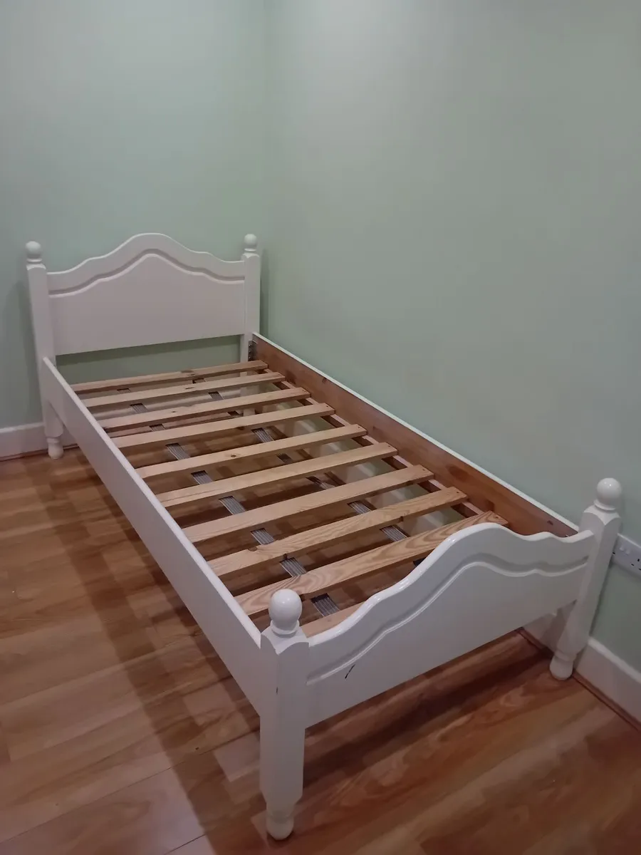 Single bed frame