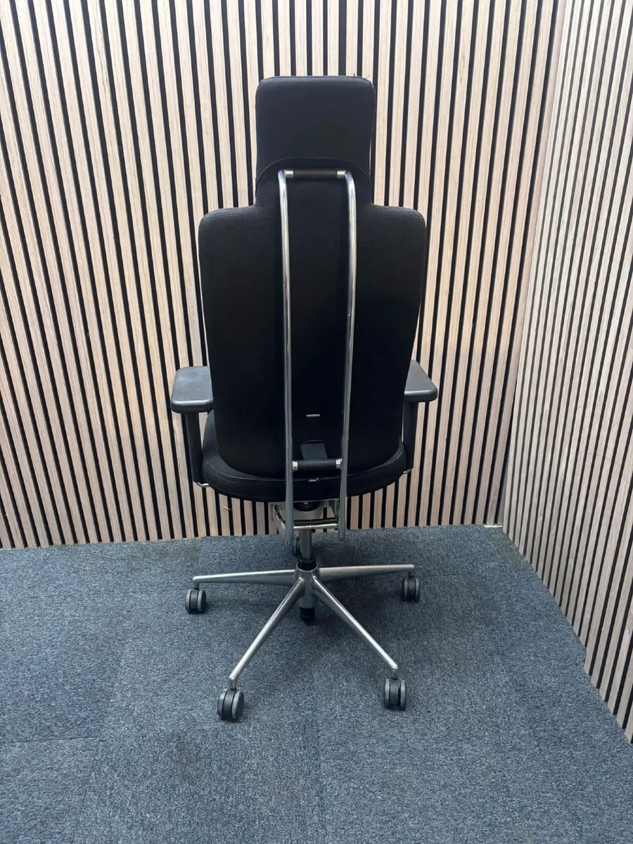 Vitra Headline Executive Office Swivel Chair @ CJM - Image 4