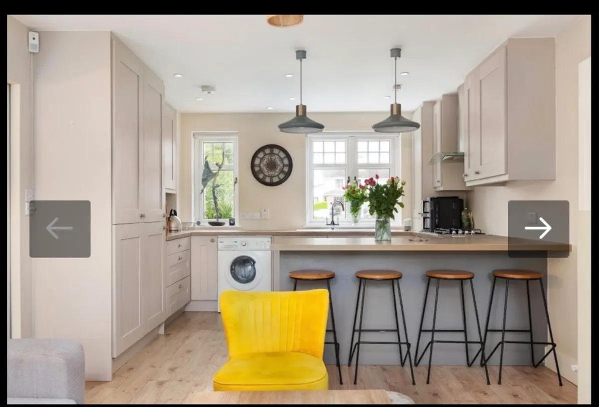 4 Industrial-Style Kitchen Breakfast Bar Stools