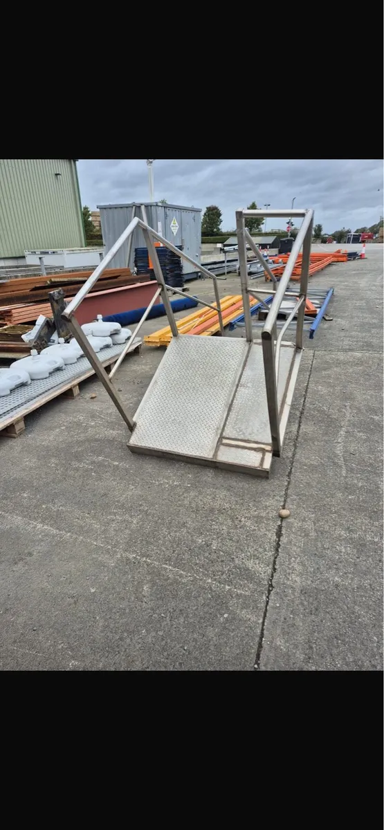 Stainless steel stairs/steps - Image 2