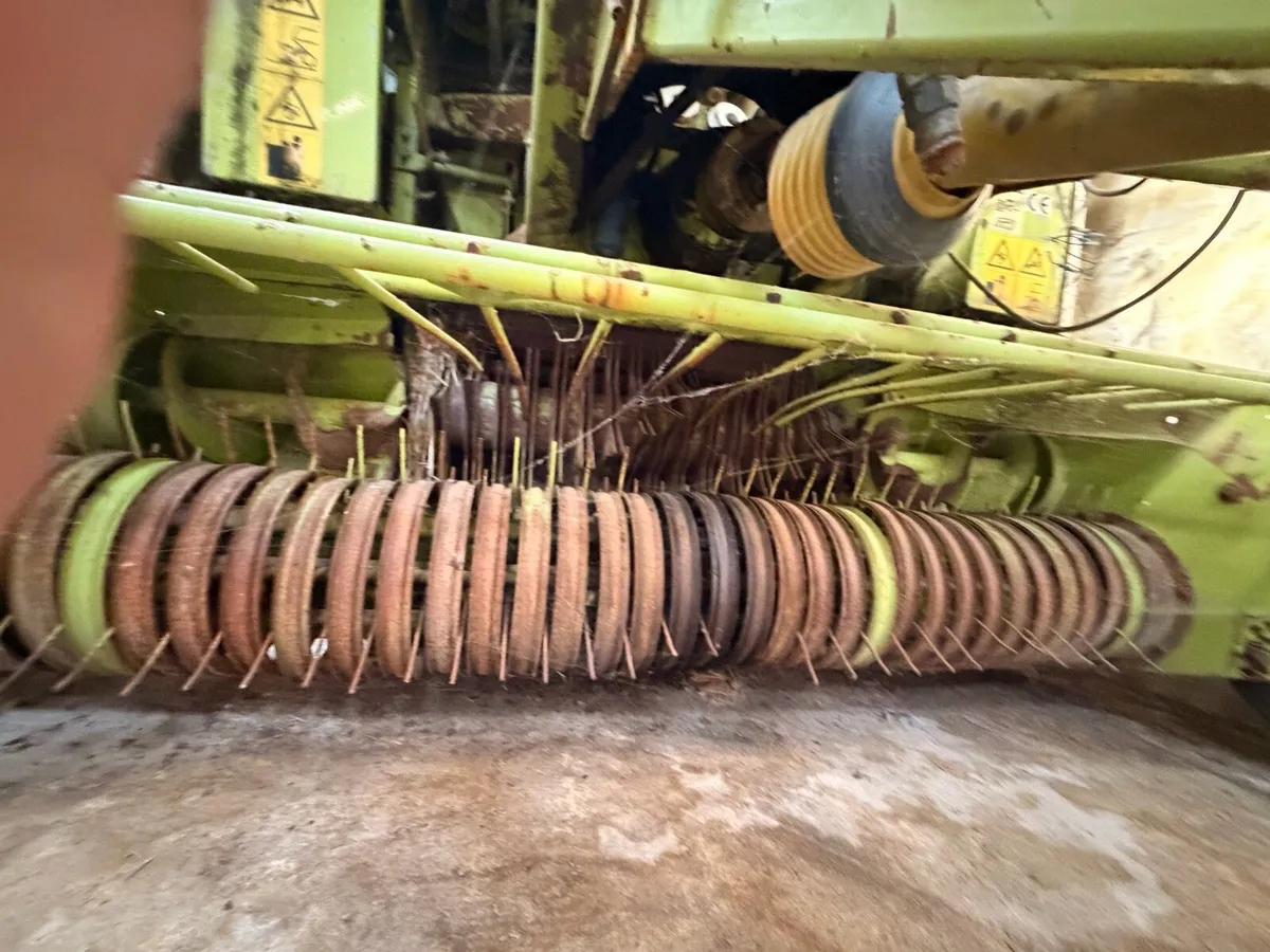 Claas Rollant 250 Roto Cut Round Baler - Image 3