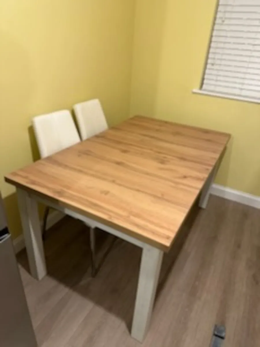 Tables and chairs - Image 1