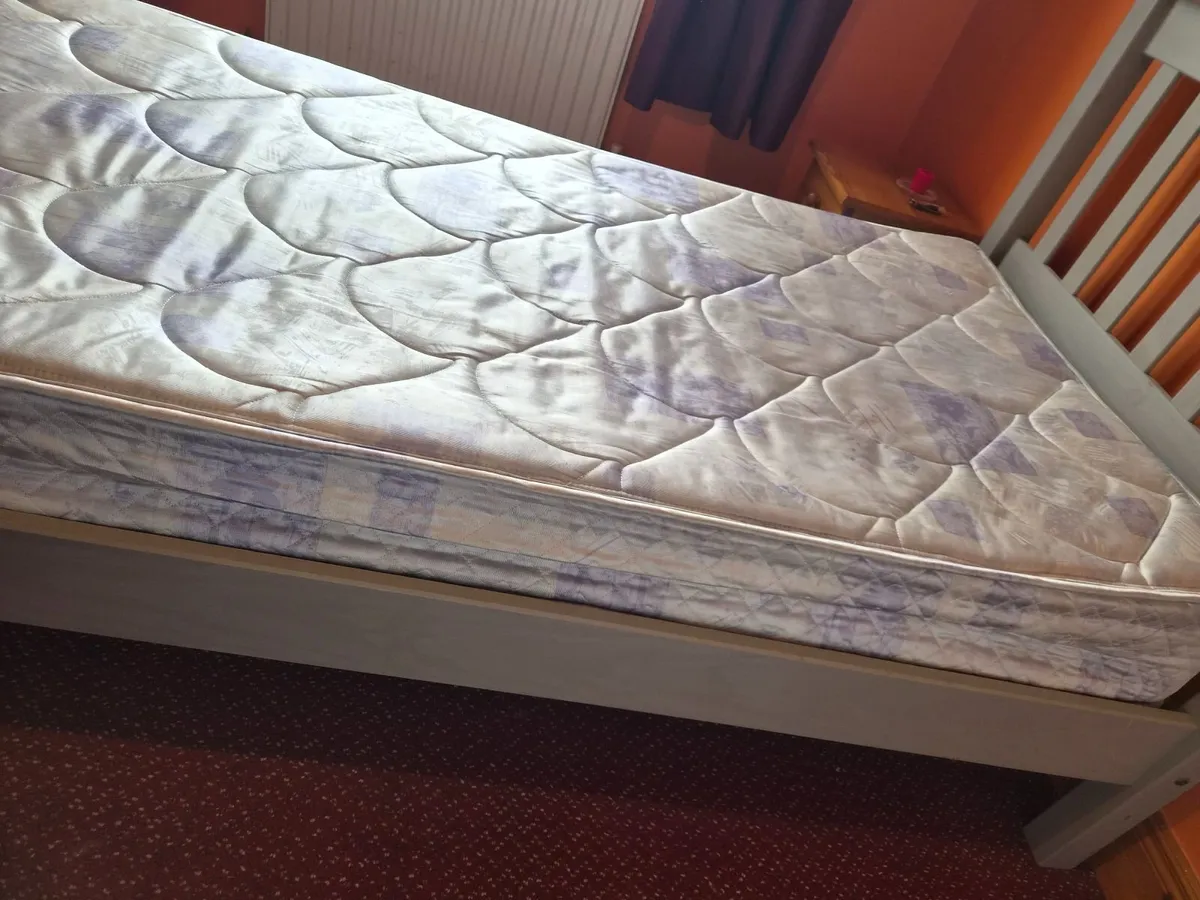 Single bed and mattress - Image 4
