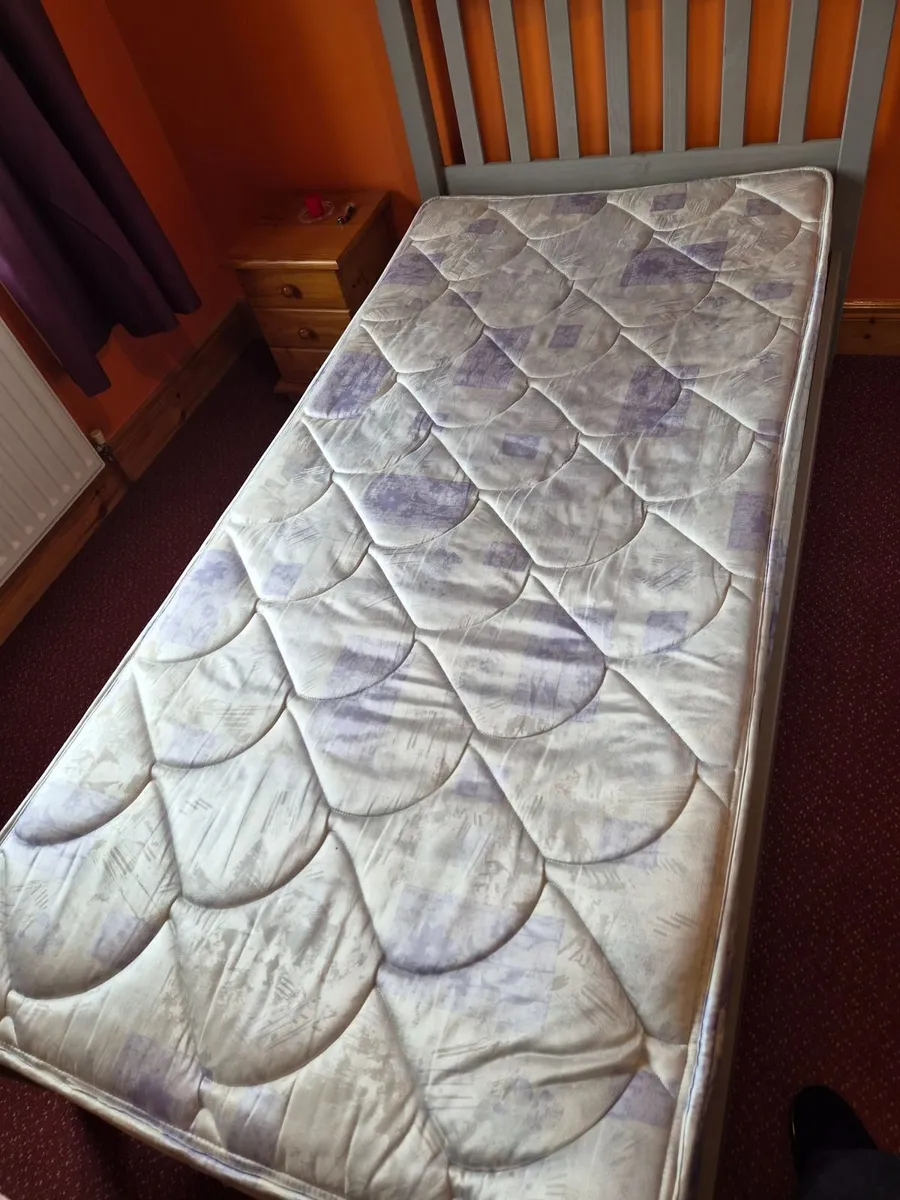 Single bed and mattress - Image 2