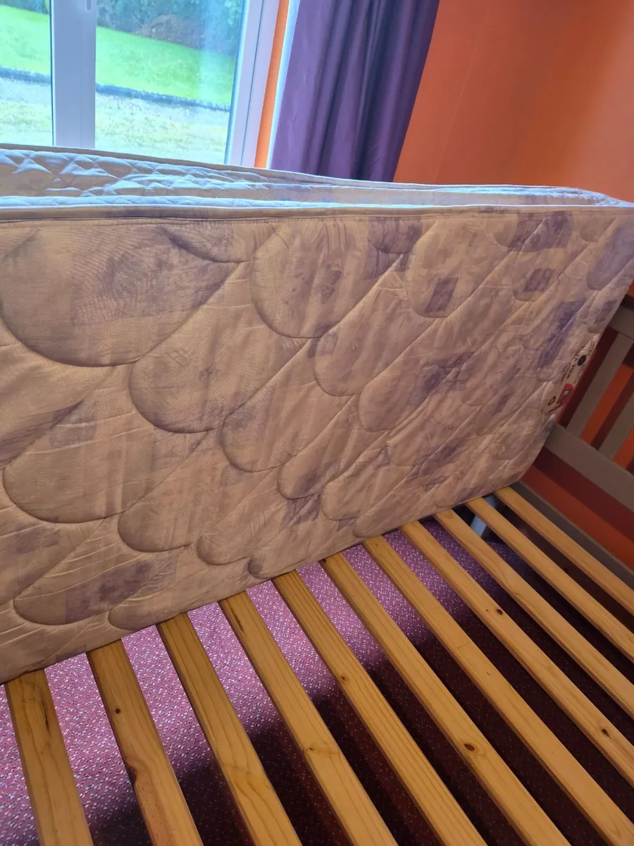 Single bed and mattress - Image 3
