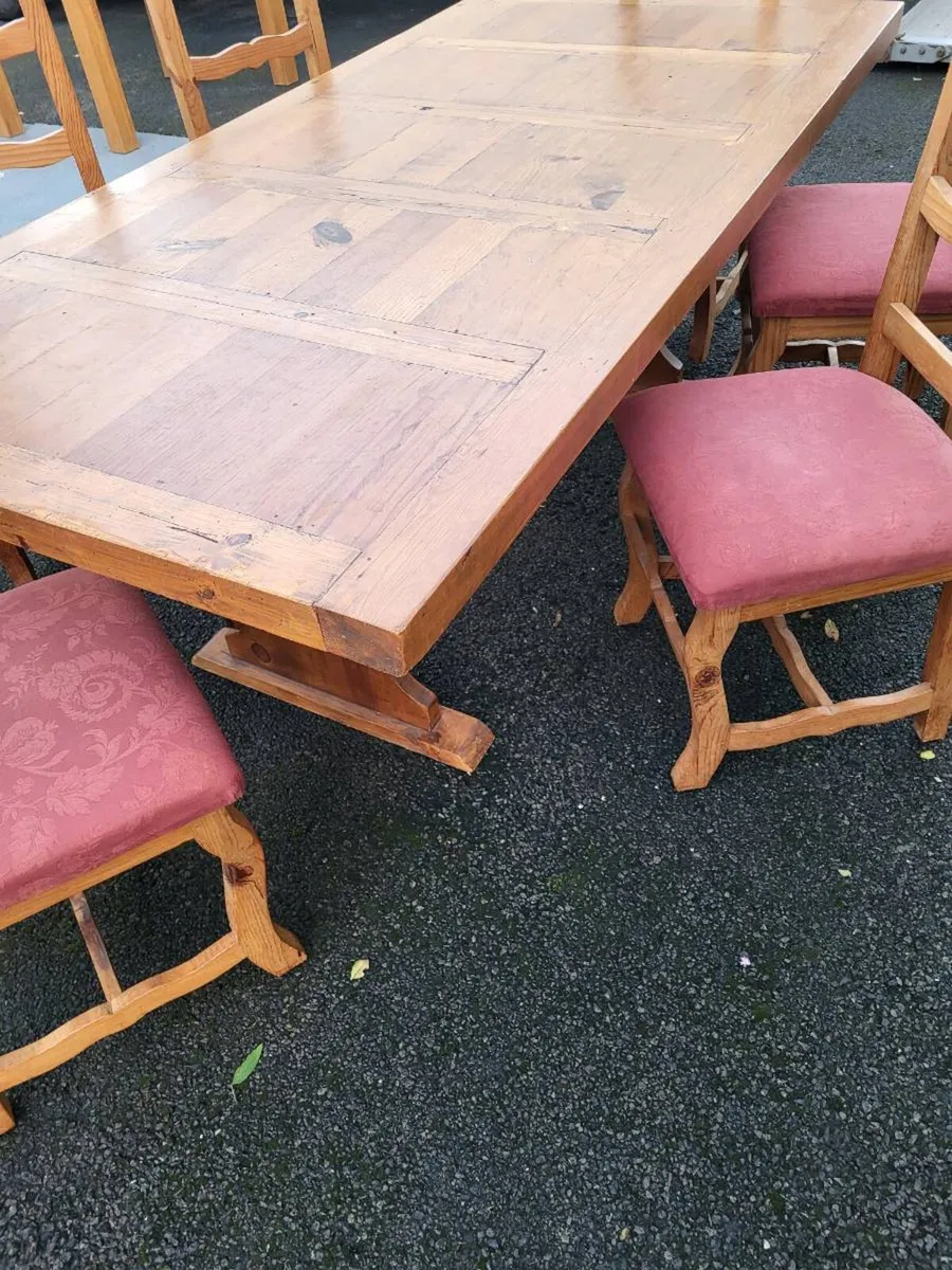 A Fine large pine table and six chairs - Image 2