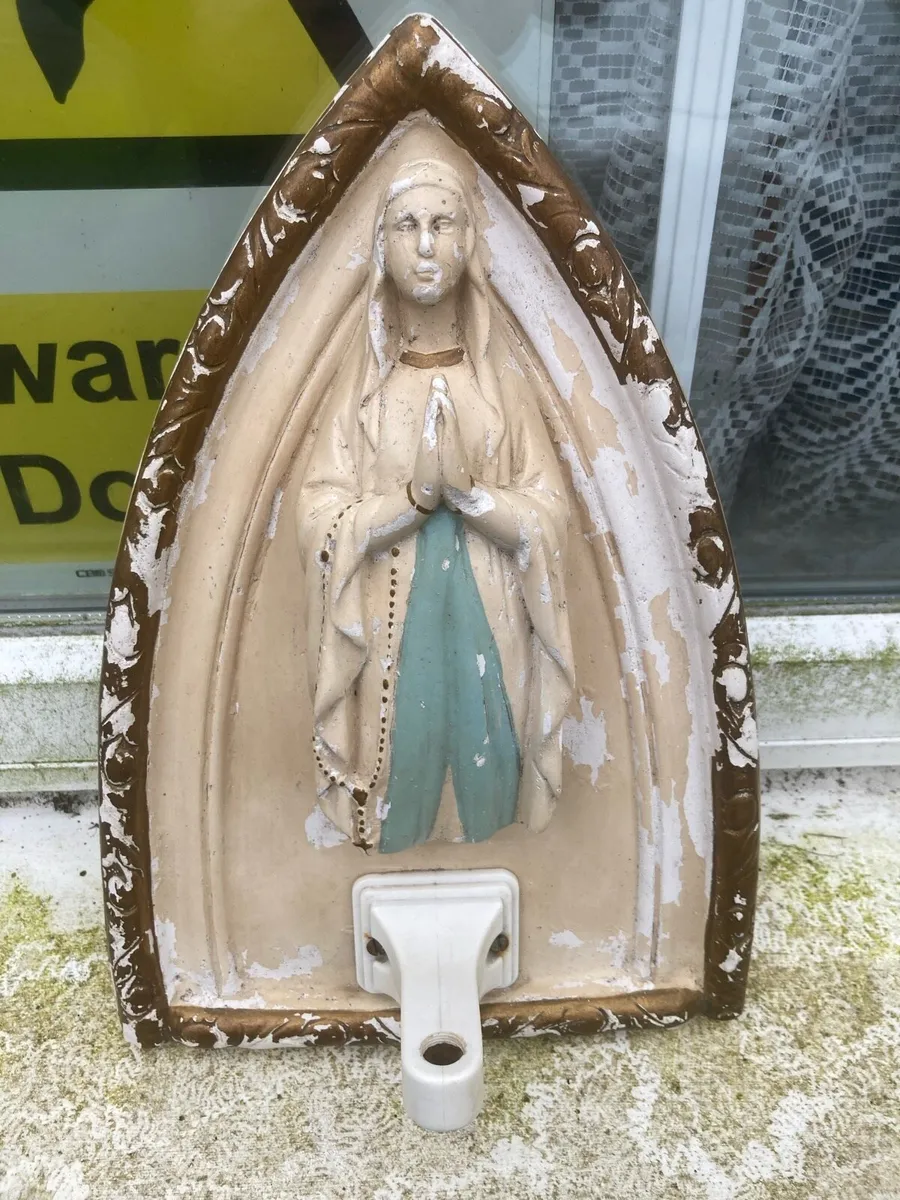 1950s Virgin Mary wall hanging free postage - Image 1