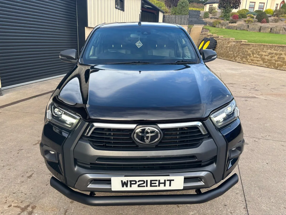 2021 TOYOTA HILUX 2.8 D4D INVINCIBLE X AUTO - Image 3