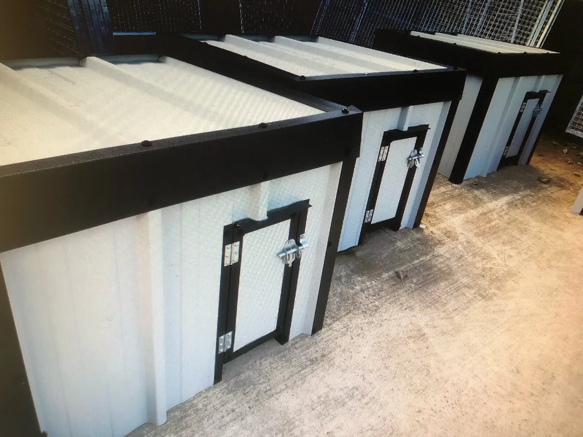 Insulated steel dog house - Image 4