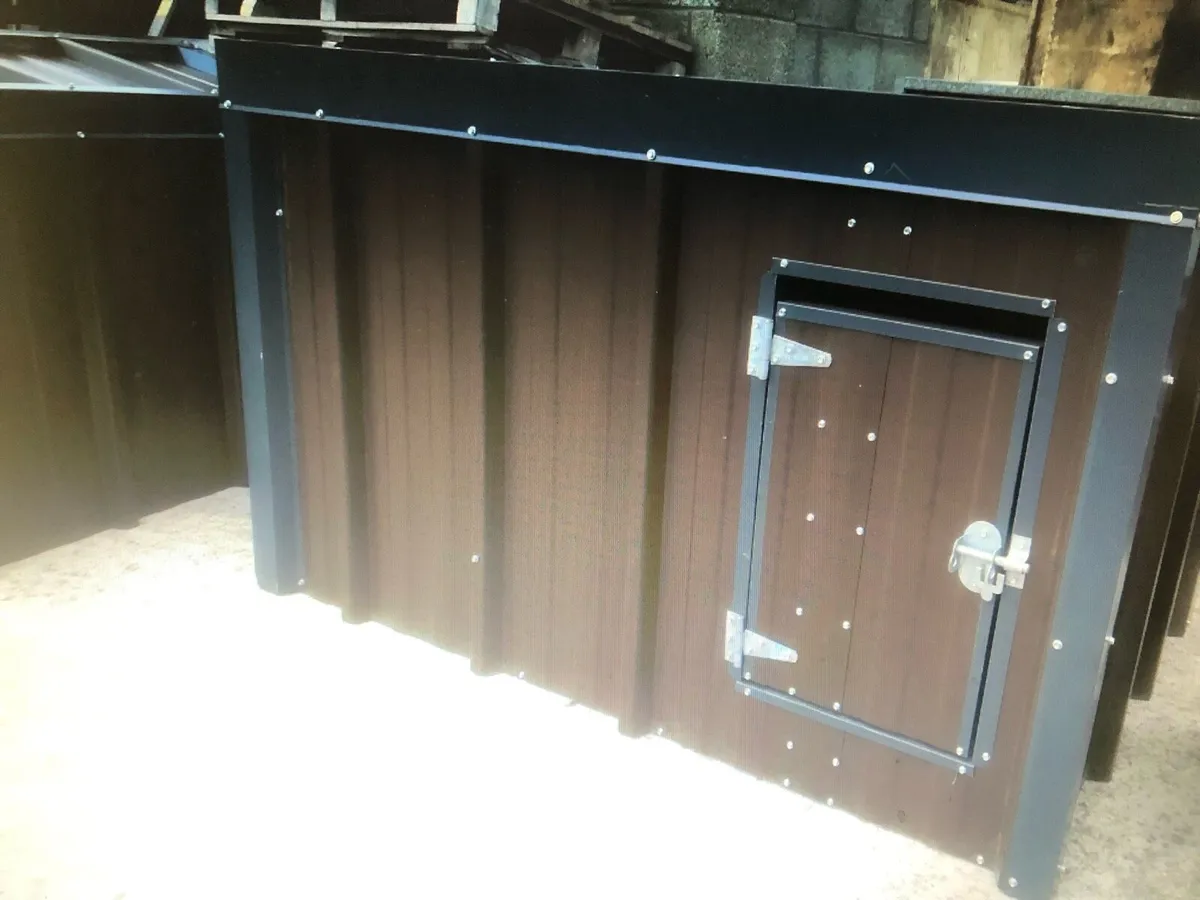 Insulated steel dog house - Image 2