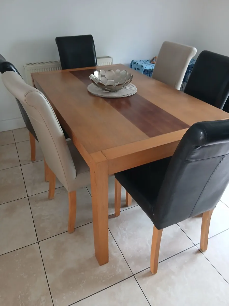 Dining table and chairs - Image 1