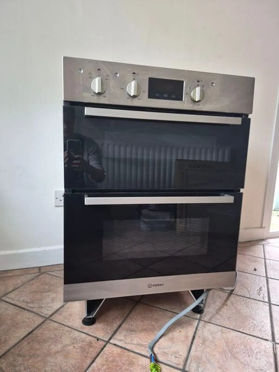 Indesit double oven - Image 1