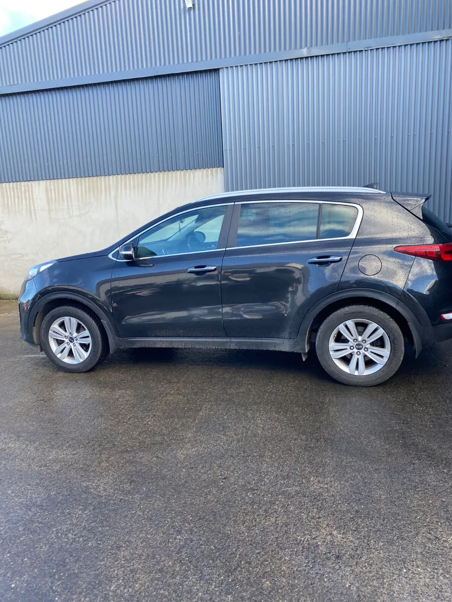 2017 Kia Sportage for breaking - Image 1