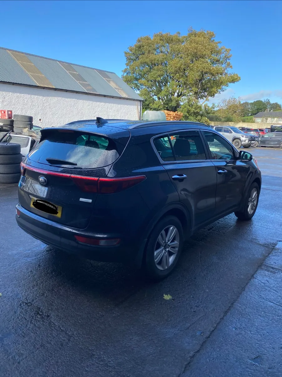 2017 Kia Sportage for breaking - Image 2