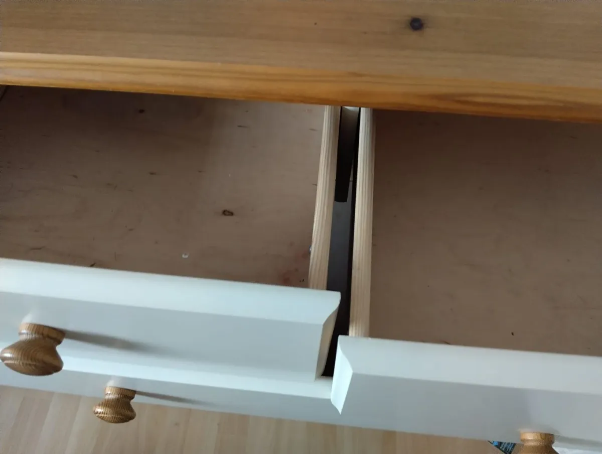 Bedroom Chest of drawers - Image 1