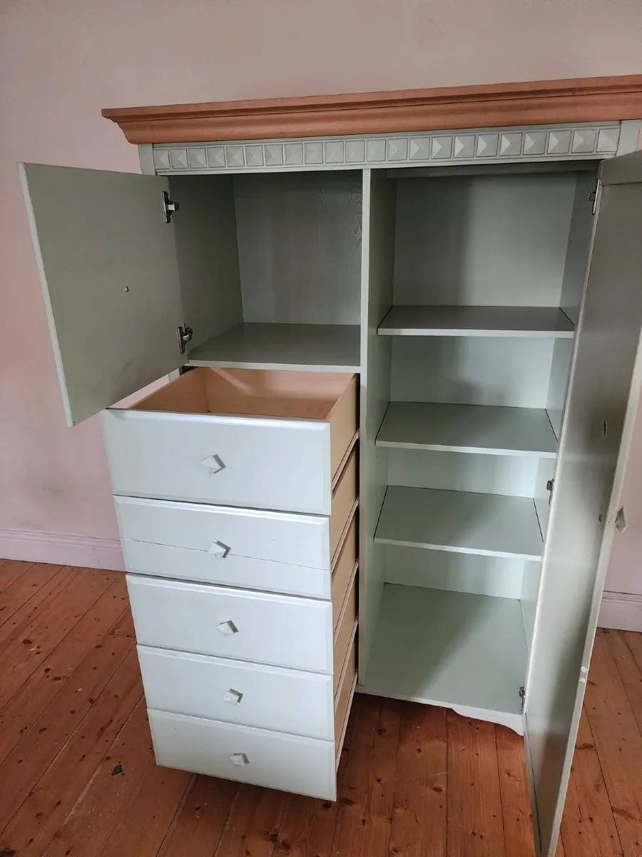 Kids Wardrobe - Image 3