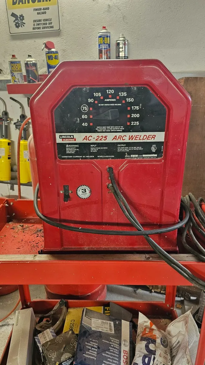 ARC welder 220 volt heavy duti Lincoln AC-225 - Image 1