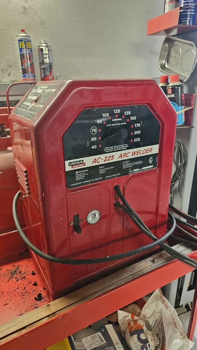 ARC welder 220 volt heavy duti Lincoln AC-225 - Image 2