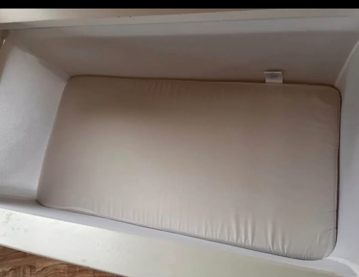 Baby bassinet - Image 2