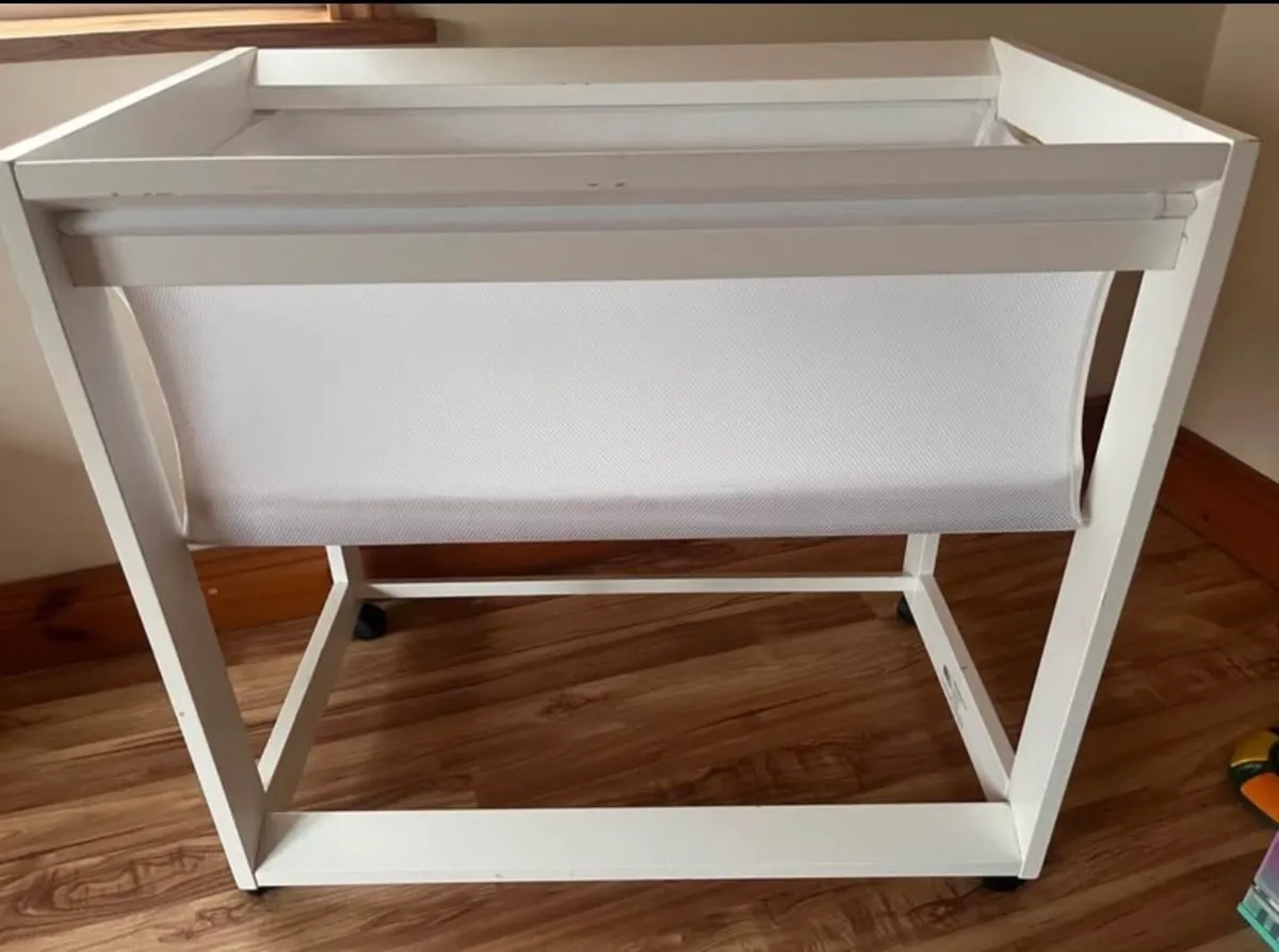 Baby bassinet - Image 1