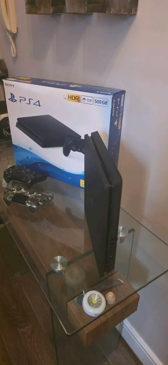 PlayStation 4 slim - Image 2