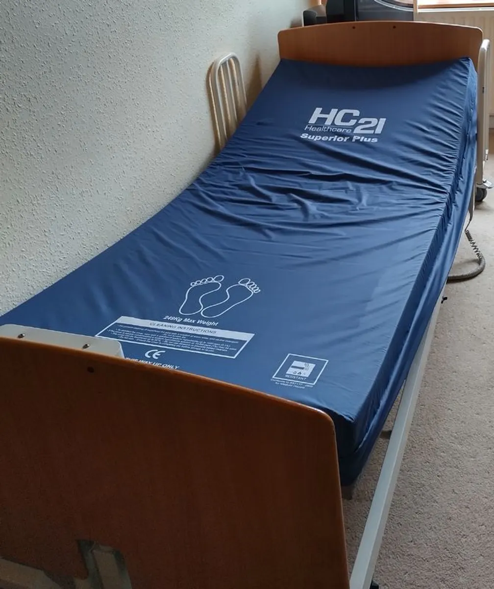 Hospital bed - Image 1