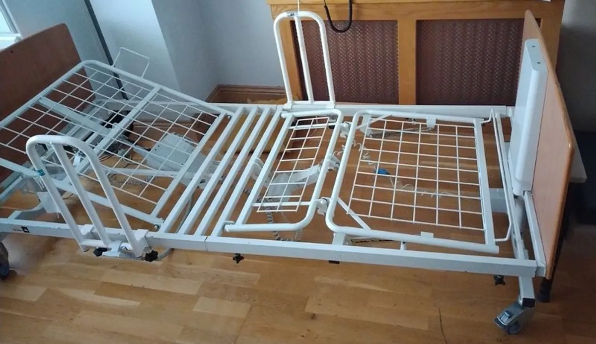 Hospital bed - Image 2