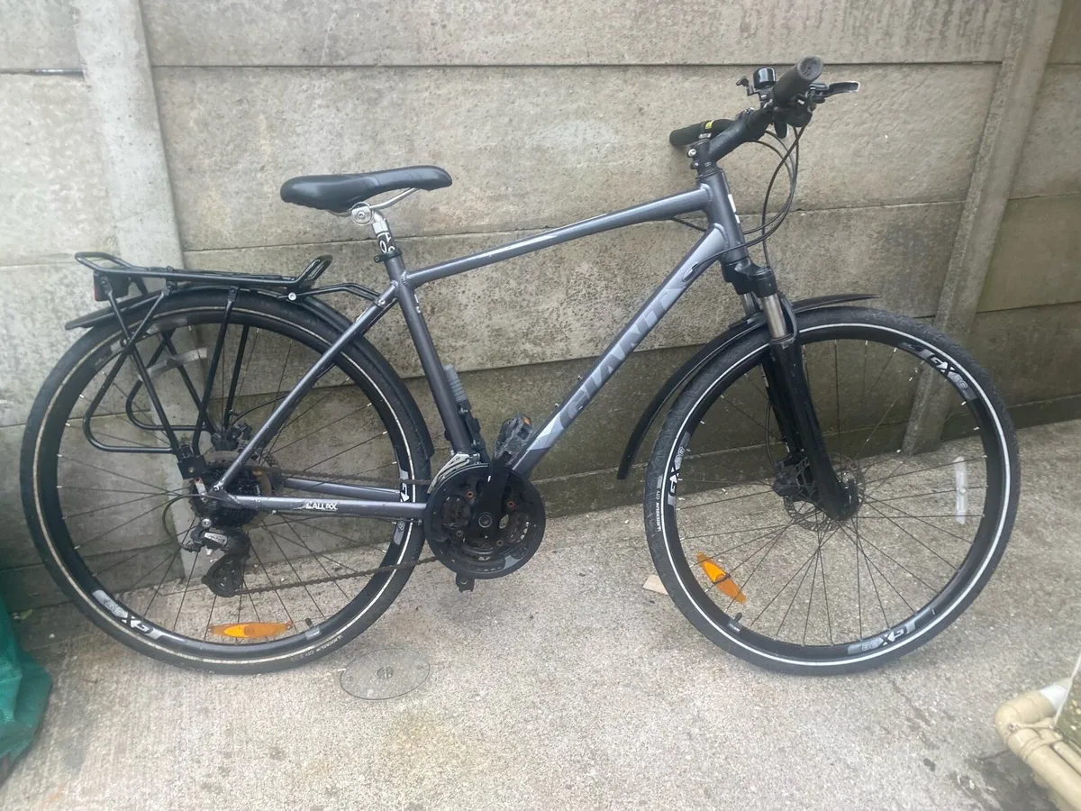 Giant Hybrid Men's Bike - Image 2