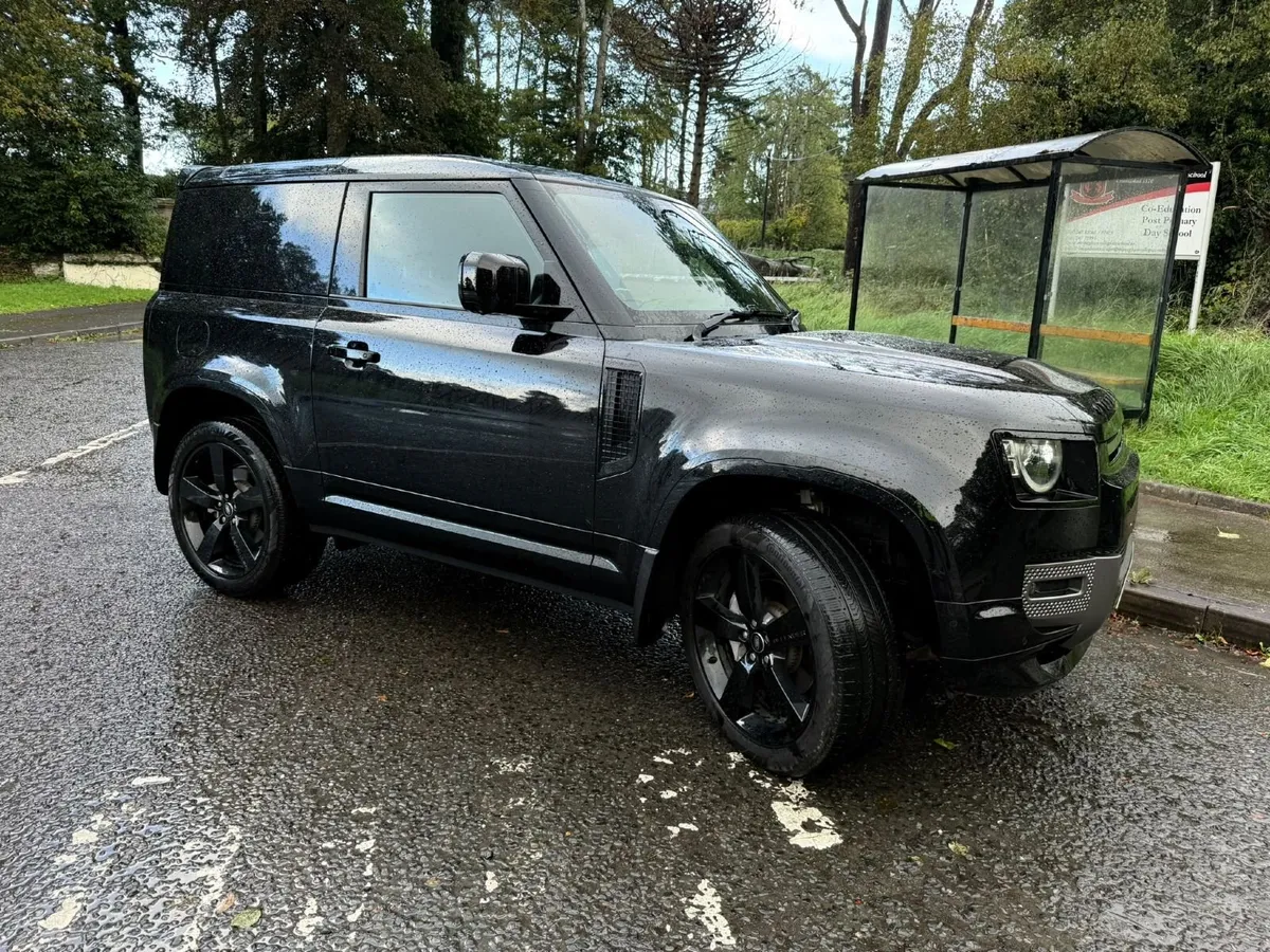 Land Rover Defender 2023 - Image 2