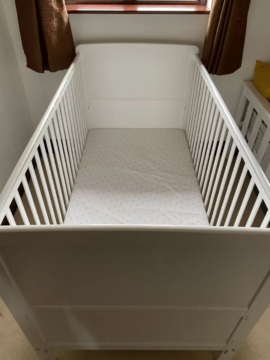 Cot bed - Image 1