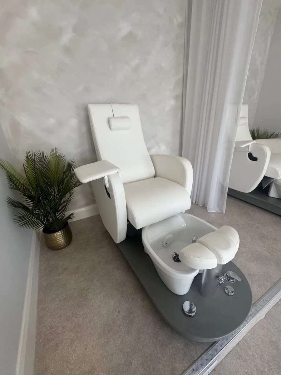 Electric Pedicure chairs with foot bath - Image 4