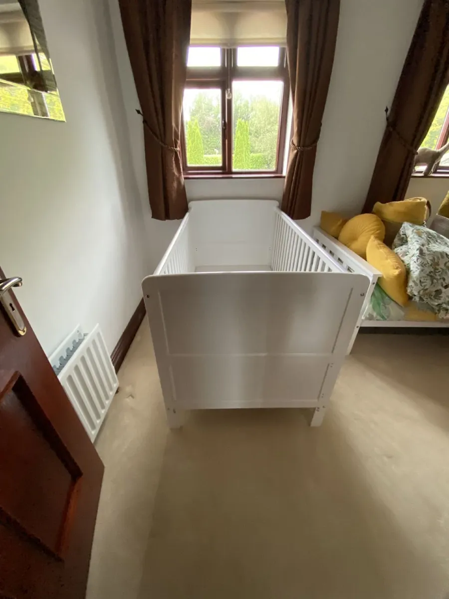 Cot bed - Image 4