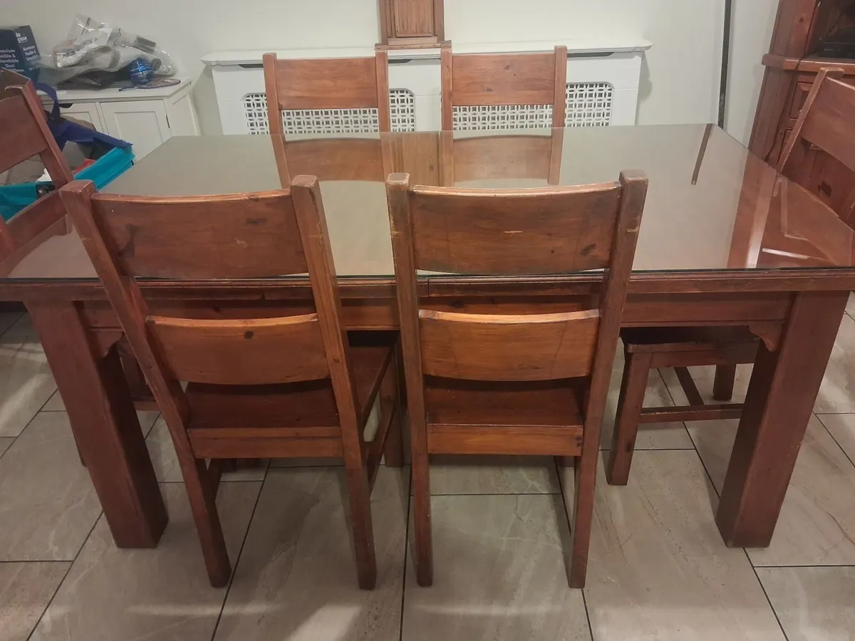 Dining table and 6 chairs - Image 1