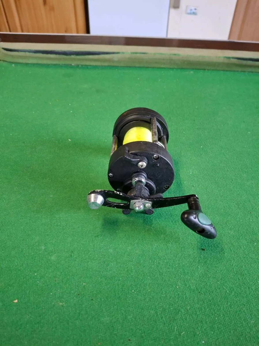 FISHING REEL - Image 2