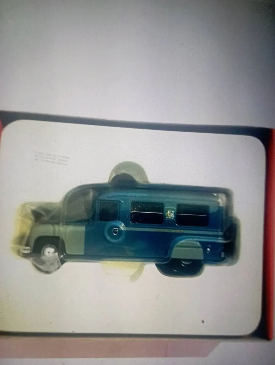 {  RARE } CORGI  DAIMLER  AMBULANCE/ DIE-CAST . - Image 2