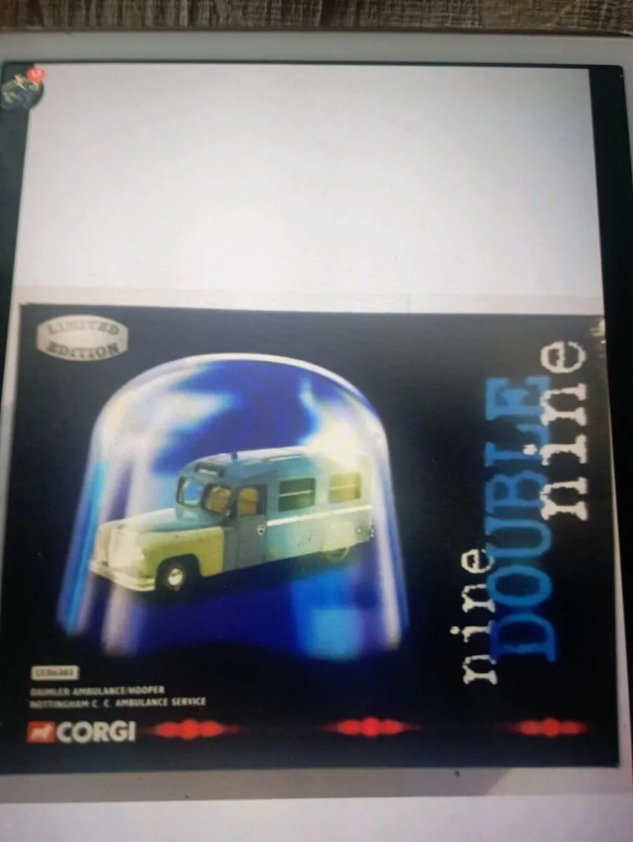 {  RARE } CORGI  DAIMLER  AMBULANCE/ DIE-CAST . - Image 4