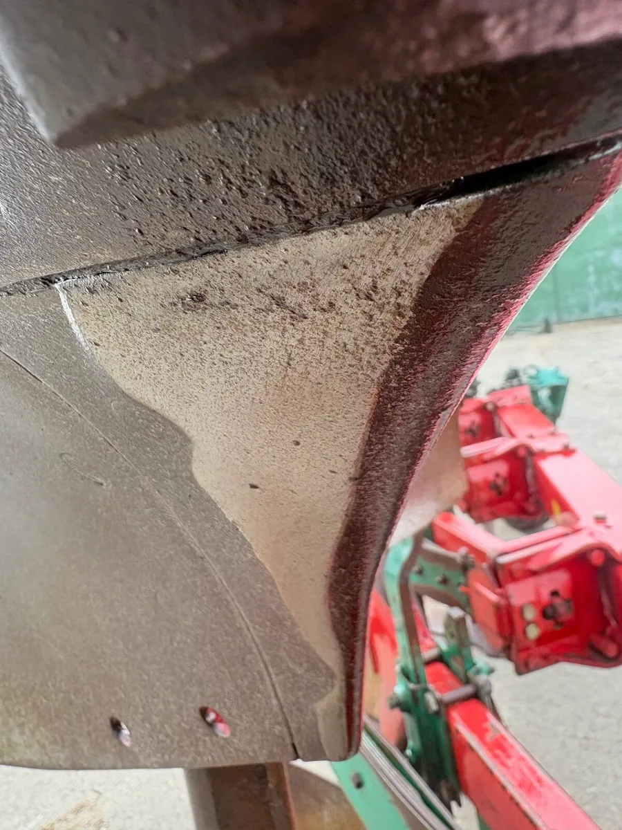 Kverneland 5 Furrow Reversible Plough - Image 2