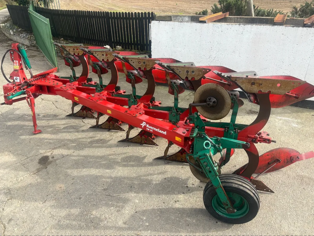 Kverneland 5 Furrow Reversible Plough - Image 1